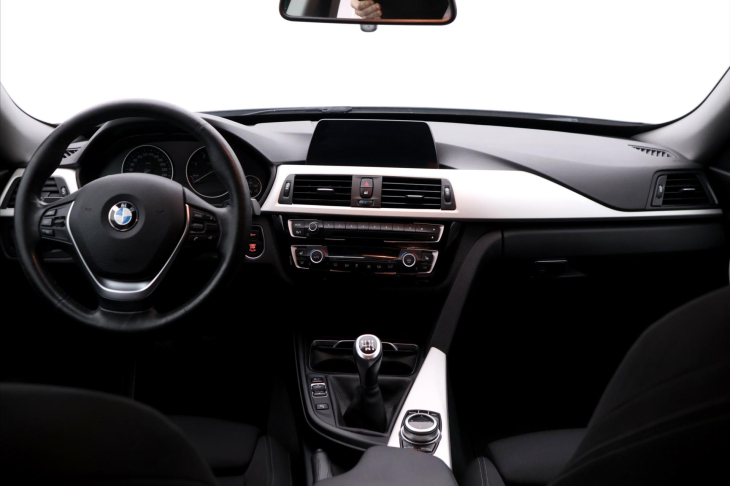 BMW Řada 3 2,0 320d 140kW xDrive CZ Sport-line