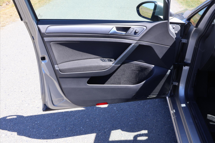 Volkswagen Golf 1,6 TDI LED DPH 1.Maj. Tažné