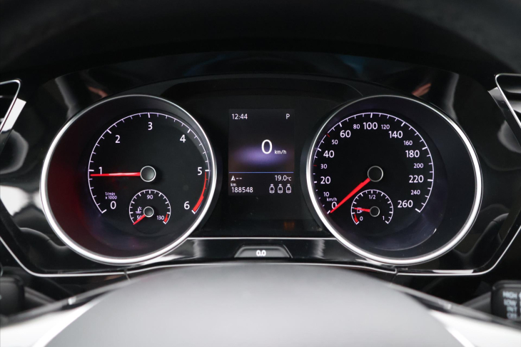 Volkswagen Touran 2,0 TDI DSG Parorama Navi