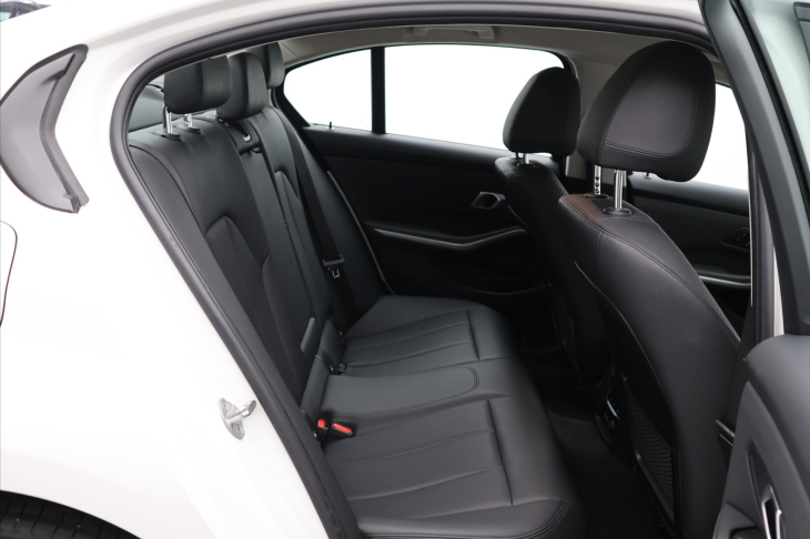 BMW Řada 3 2,0 320d 140 kW xDrive ADVANTAGE