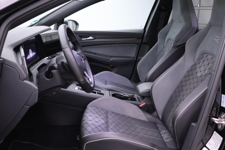 Volkswagen Golf 2,0 TDI DSG R-line Virtual DPH