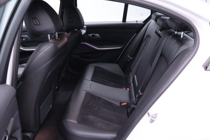BMW Řada 3 2.0 330i 190kW M-Sport CZ DPH