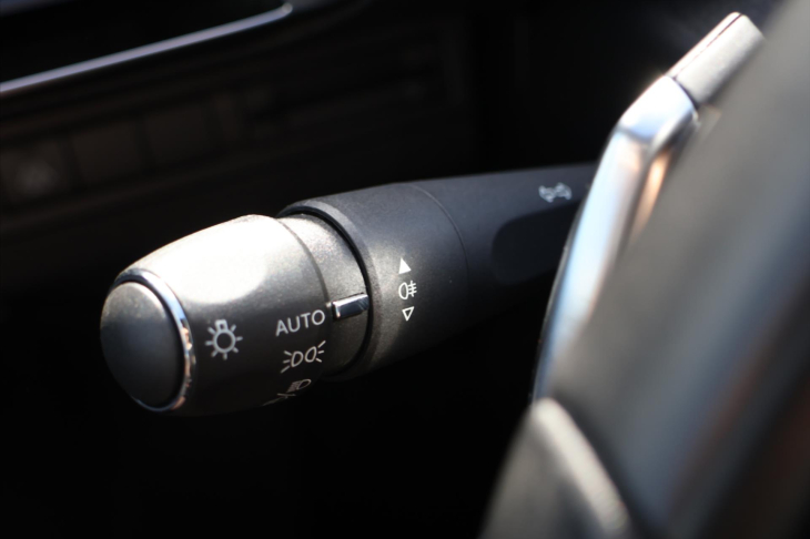 Peugeot 5008 1,2 PT Aut. Allure 7-Míst DPH