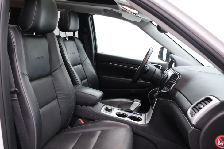 Jeep Grand Cherokee 3,0 V6 184kW Summit 4WD PANO