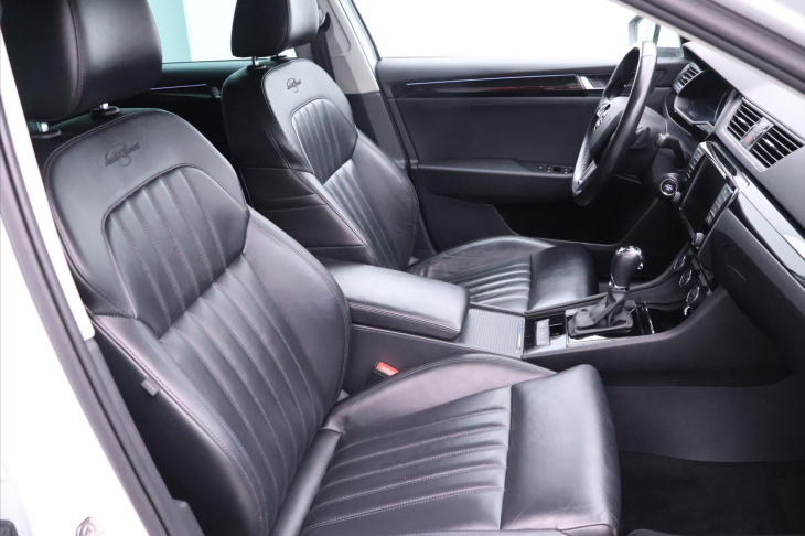 Škoda Superb 2,0 TDI 140kW DSG L&K Xenon