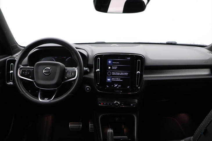 Volvo XC40 2,0 T4 Drive-E 140kW CZ R-Design