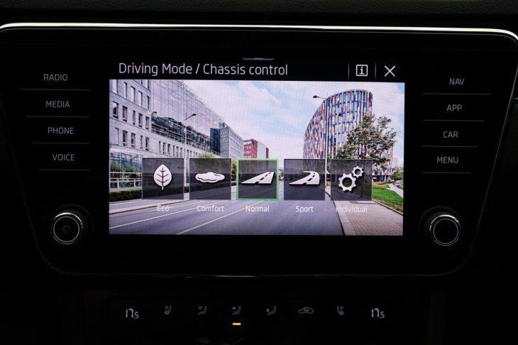 Škoda Superb 2,0 TSI 140 kW L&K DSG DPH CZ