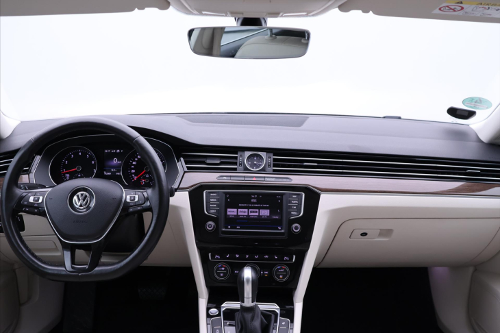 Volkswagen Passat 1,4 TSI 110kW DSG Kůže