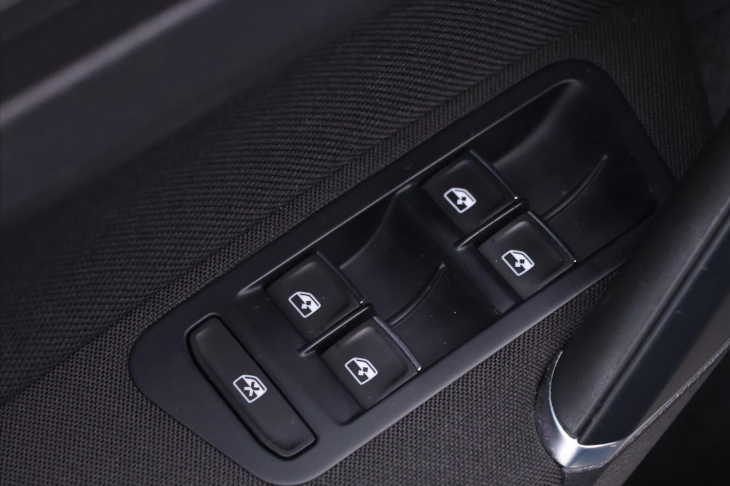 Volkswagen Golf 2,0 TDI 135kW DSG Serv.kniha