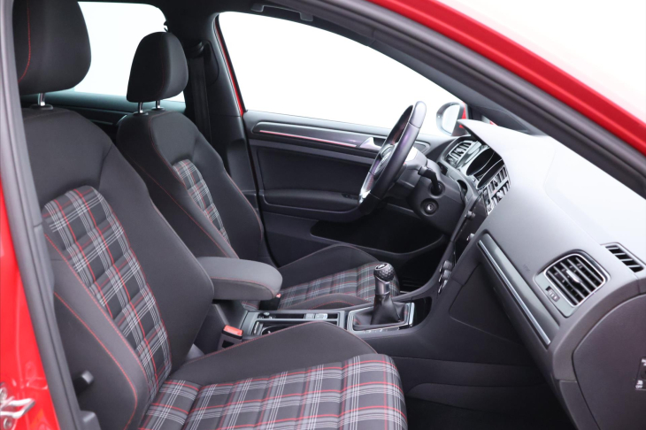 Volkswagen Golf 2,0 TSI GTI 169kW 1.Majitel