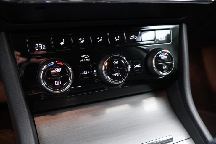 Škoda Superb 2,0 TDI 140kW DSG Style LED