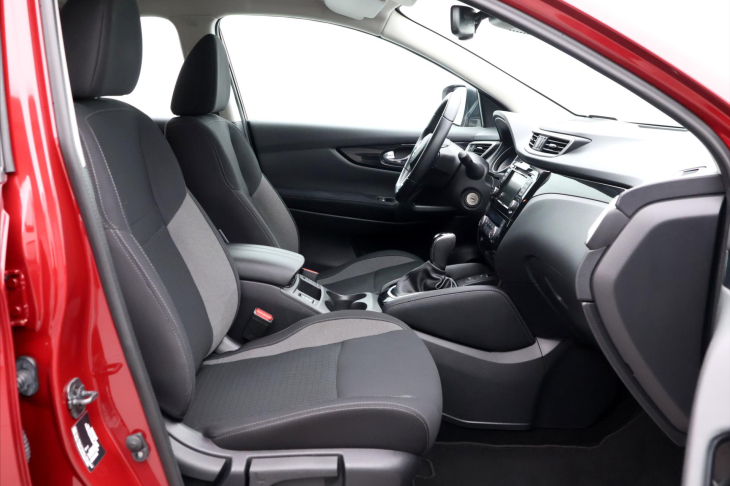 Nissan Qashqai 1,3 DIG-T 116kW DCT Shiro