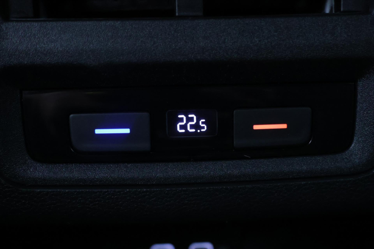 Volkswagen Golf 1,5 eTSI 110kW DSG R-Line LED