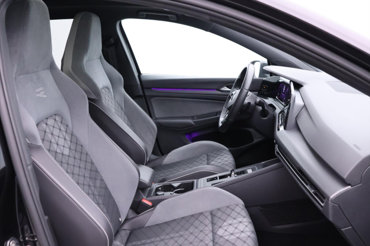 Volkswagen Golf 2,0 TDI DSG R-line Virtual DPH