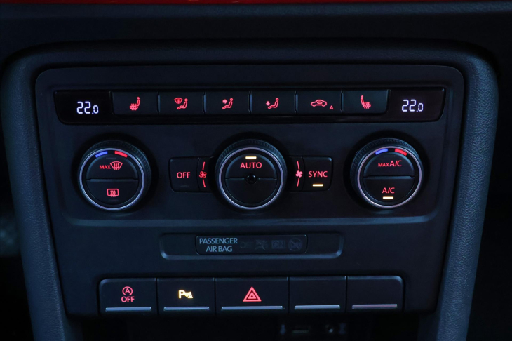 Volkswagen Beetle 1,2 TSI 77kW Aut.klima Kůže