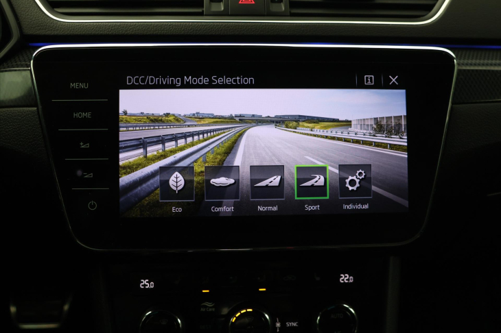 Škoda Superb 2,0 TDI 140kW DSG Sportline 4x4