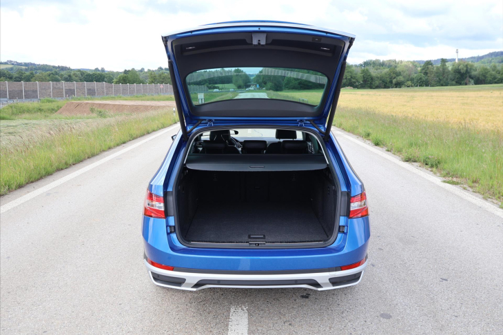 Škoda Superb 2,0 TDI DSG 4x4 CZ Scout DPH