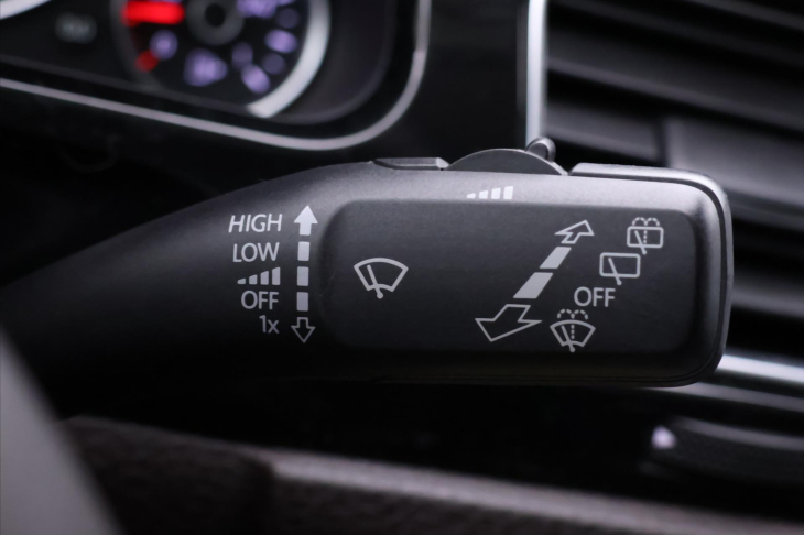 Volkswagen Touareg 3,0 TDI V6 193kW DSG R-Line 4M