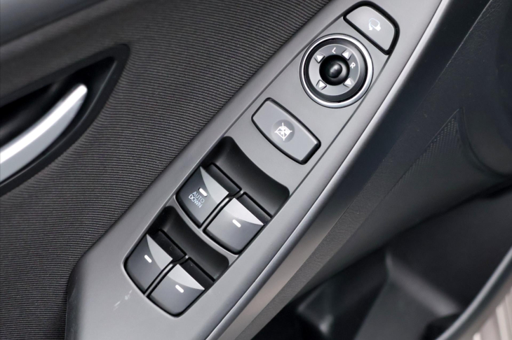 Hyundai i30 1.6 GDI 99kW CZ Trikolor Tažné