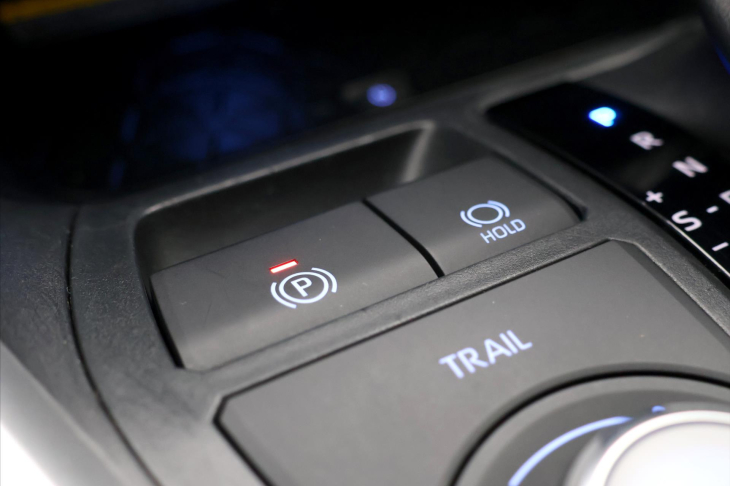 Toyota RAV4 2,5 e-CVT 131kW Selection 4WD CZ