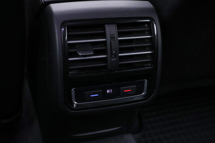 Volkswagen Passat 2,0 TDI DSG CZ Highline DPH