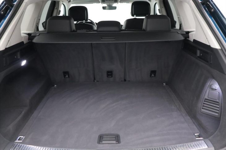 Volkswagen Touareg 3,0 TDI 210kW 4M LED DPH CZ