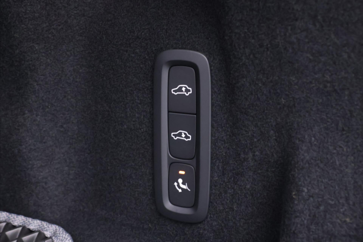 Volvo XC60 2,0 B5 AWD 184kw Ultra Dark