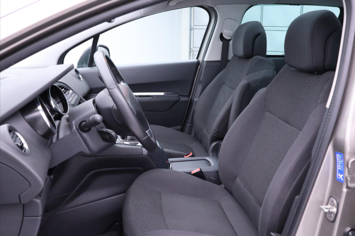 Peugeot 5008 1,6 HDI 120k CZ Allure 7-Míst