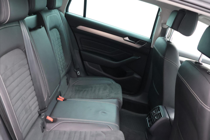Volkswagen Passat 2,0 TDI 110kW Elegance DSG DPH