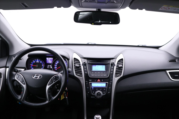 Hyundai i30 1,6 CRDi 81 kW Tažné Aut.klima
