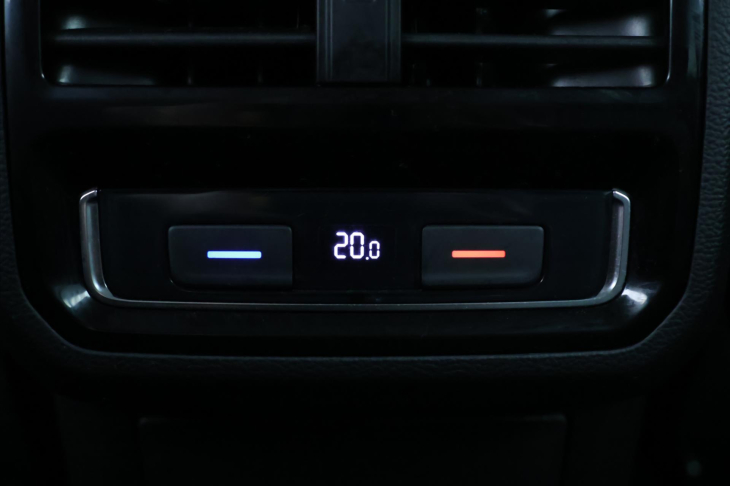 Volkswagen Passat 1,6 TDI DSG Virtual 1.Maj. DPH