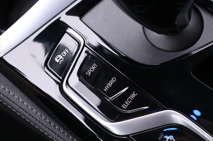 BMW Řada 5 2,0 530e xDrive 135kW CZ DPH