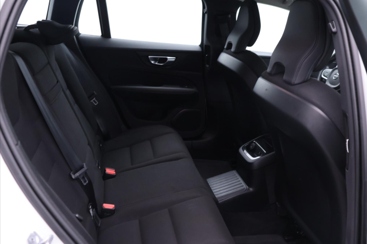 Volvo V60 2,0 B5 AWD Momentum Pro AT DPH