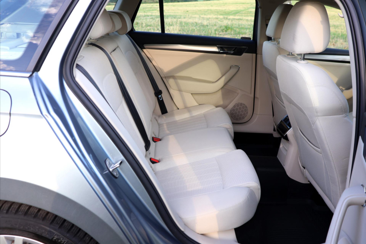 Škoda Superb 2,0 TDI DSG 4x4 CZ Style DPH