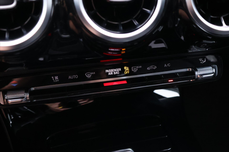 Mercedes-Benz Třídy A 1,5 180d CZ