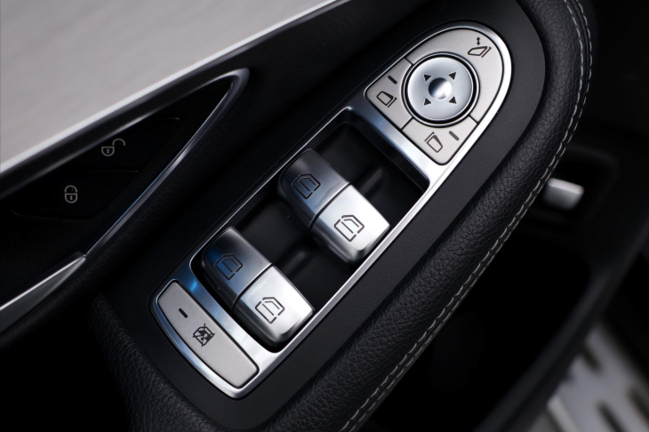 Mercedes-Benz GLC 2,0 250 4MATIC AMG LINE