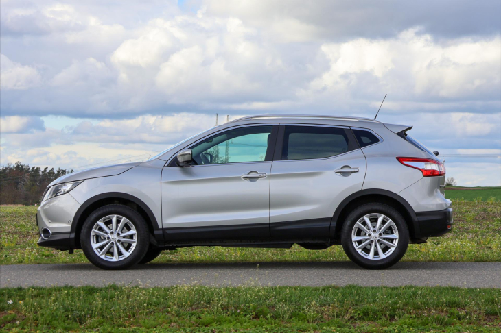 Nissan Qashqai 1,2 DiG-T 85 kW Panorama Tekna