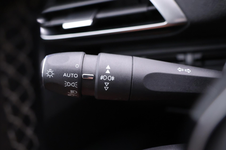 Peugeot 5008 1,2 PT 96kW CZ Allure 7-Míst