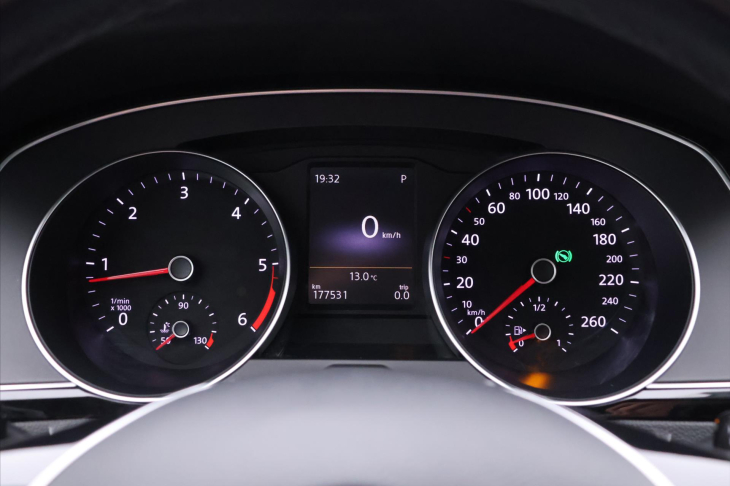 Volkswagen Passat 2,0 TDI 140kW R-line 4M CZ DPH