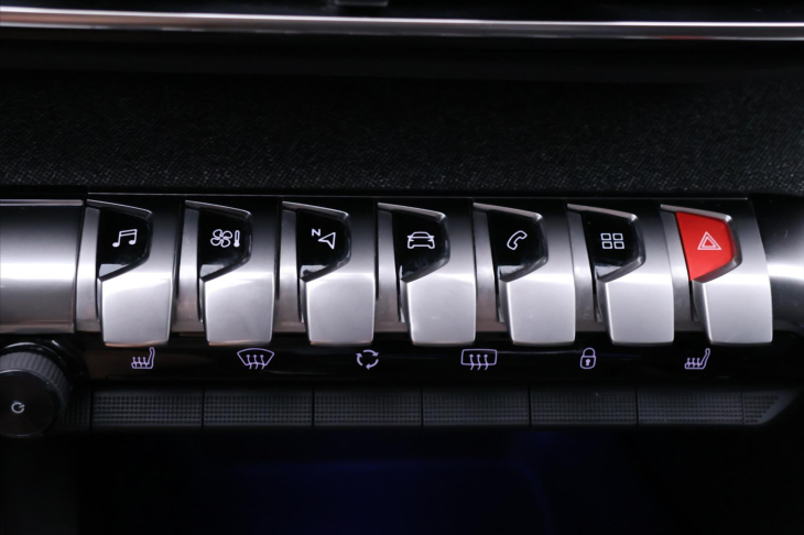 Peugeot 5008 1,2 PT 96kW CZ Allure 7-Míst