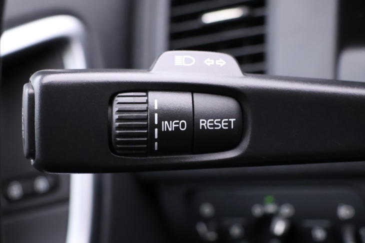 Volvo XC60 2,4 D5 151kW AWD Kinetic CZ