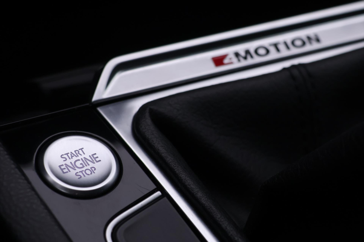 Volkswagen Passat 2,0 TDI 110kW 4M R-line LED