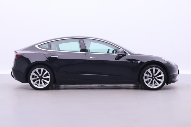 Tesla Model 3 Long Range AWD tažné DPH