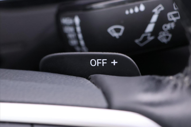 Volkswagen Passat 2,0 TDI 110kW DSG LED ACC Pano