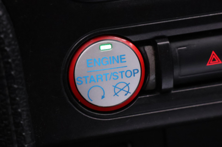 Ford Mustang 3,7 V6 225kW Automat Xenon