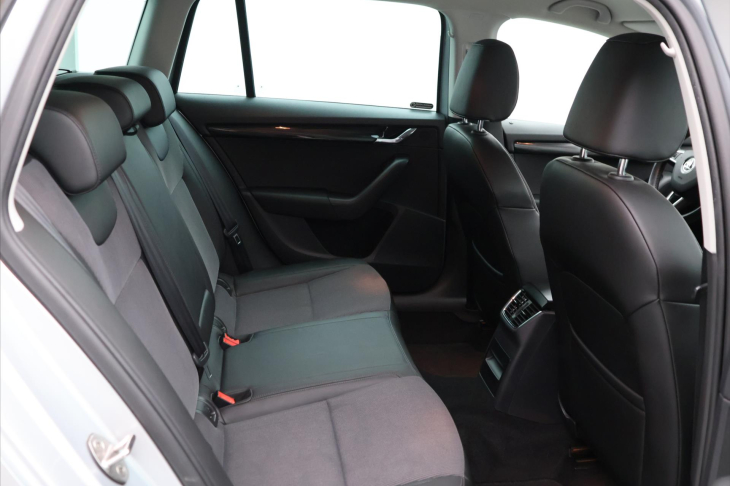Škoda Octavia 2,0 TDI 110kW DSG Style Kůže