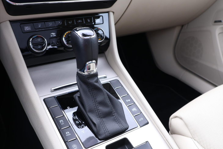 Škoda Superb 2.0 TDI 147kW DSG L&K DPH CZ