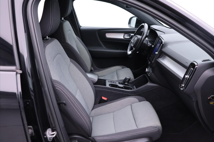 Volvo XC40 2,0 B3 120kW Core DCT CZ Záruka