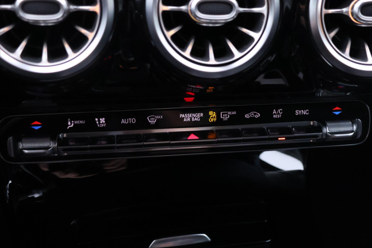 Mercedes-Benz CLA 1.3 180 100kW AMG LINE CZ DPH