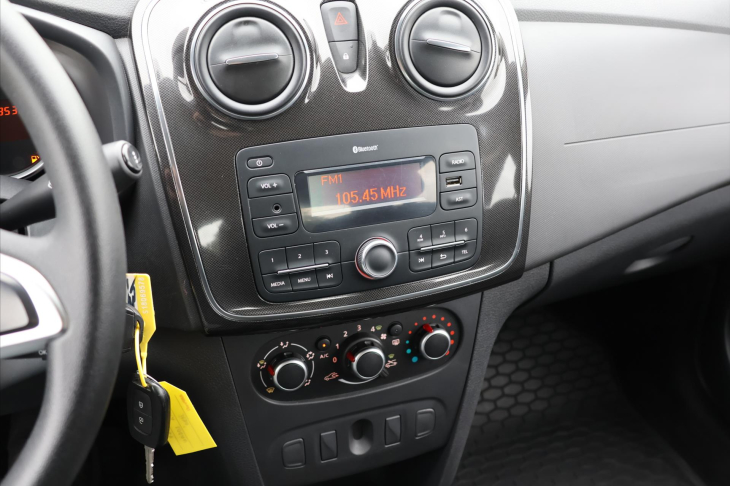 Dacia Logan 1,0 SCe Klimatizace CZ